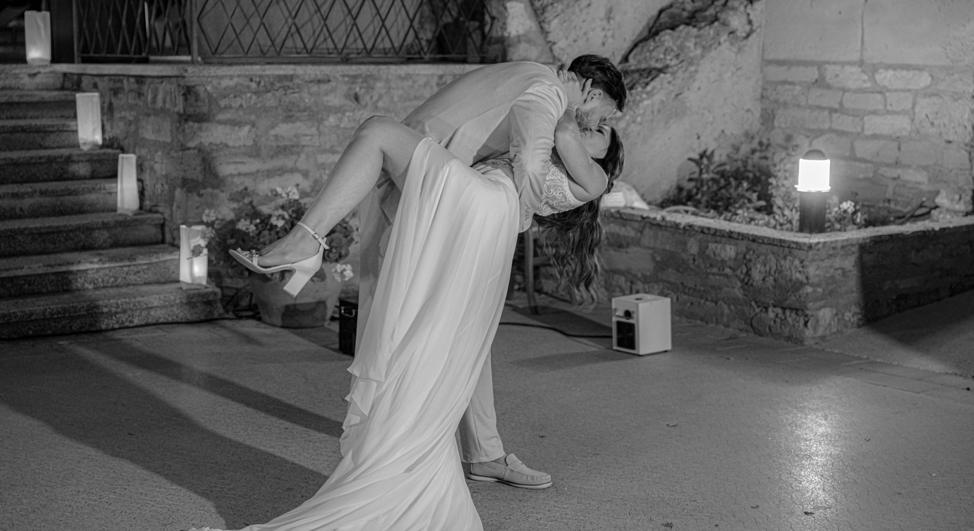 Stilvolle Hochzeitsdekoration mit Kronleuchter – fotografiert bei einer eleganten Hochzeit auf Mallorca